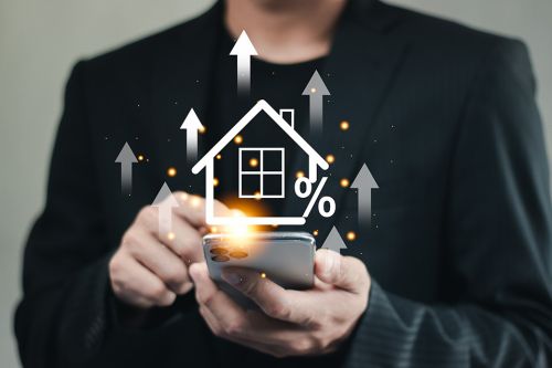 Smartphone mit Haussymbol darüber